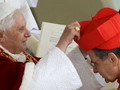 Pāvests Benedikts XVI sasauca pirmo konsistoriju