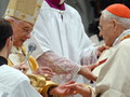 Vatikāns: jaunie kardināli saņēma gredzenus