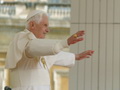 Benedikts XVI: lūgšanā un adorācijā Dievs satiekas ar cilvēku