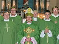 Priesteris ar Baznīcu un Baznīcai