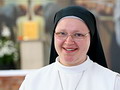 Par cerības cilvēku kļūstot
