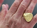 Zvejnieka gredzens - pāvestības simbols