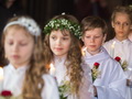 Komūnijas, vienotības un ģimeņu sadraudzības svētki Liepājas Sv.Jāzepa katedrālē
