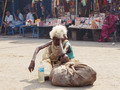 Indijā maina ticību maizes dēļ