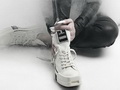Eksorcists: apavi ar "Converse" zīmola pentagrammu "rada aizraušanos ar ļaunumu"