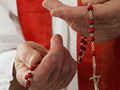Arhibīskaps Komastri: atklāt mariānisko lūgšanu!