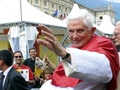 Benedikts XVI strauji atveseļojas pēc gūtās traumas