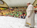 Francisks negaidīti ierodas bērnu vasaras nometnē Vatikānā