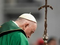 Francisks: neaizmirsīsim vecos ļaudis, viņi ir upurējušies mūsu labā
