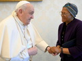 Pāvests Francisks pakrita un guva traumu